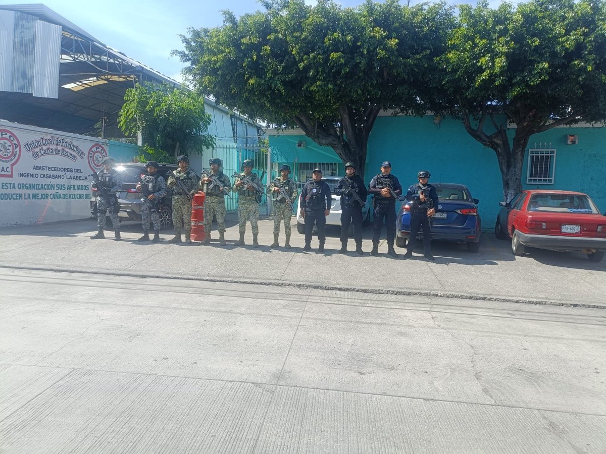 Luis_diazdeleon's tweet photo. Las bases de operación presentes en las colonias y con las ayudantias de Cuautla para el patrullaje, participan todas las fuerzas que integran el @GabSeguridadMX de @GobiernoMX y del @GobiernoMorelos y #PoliciaMunicipal #PlanCuautla https://t.co/3MrAfEt1zg