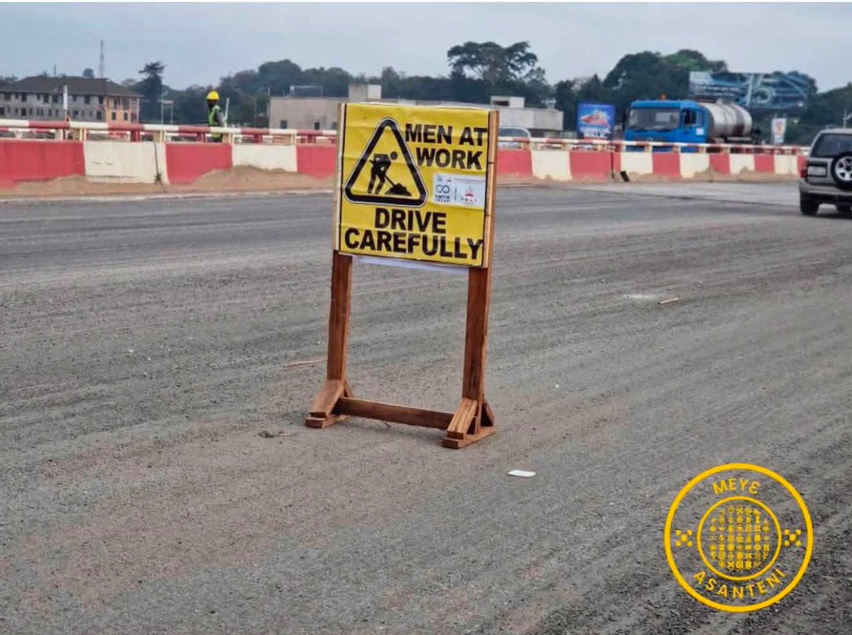 DrAmoakohene's tweet photo. We are officially concluding works on the Sofoline Interchange after more than 16 years.

The concerns regarding streetlights will be addressed by replacing the existing units with solar-powered streetlights.

We will also address the garage issue in the coming days.
Thanks to JM and the Hon Roads Minister ❤️

Photo Credit : Meyɛ Asanteni
