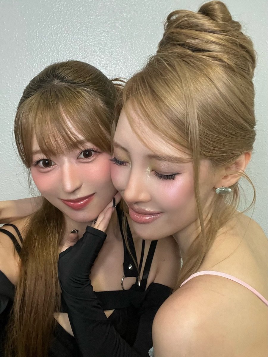 leesunmibra's tweet photo. [#FOTO] Risako do UTDD compartilhou fotos com a Sunmi

#SUNMI #선미
#Risako #리사코 #UTDD #우당탕탕소녀단 https://t.co/lVct5DpUVf