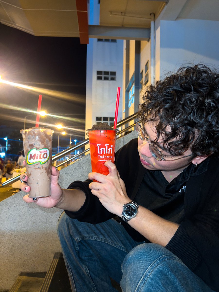 Chopper211134's tweet photo. นี่ไง #โก��ก้ในตำนาน หนึ่งเดียวในงานเกษตร มอ.หาดใหญ่ เลือกไม่ถูกเลยจัดมาหมดเลยทั้ง 2 รส #โกโก้ช็อคขูด #ไมโลไว้ลาย #ต้าห์อู๋ ❤️ https://t.co/BNeThlqABd