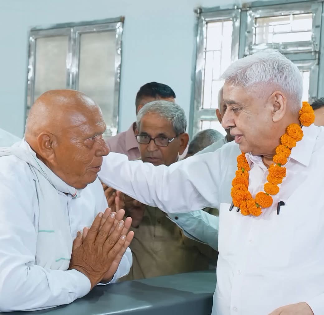 sanewshimachal's tweet photo. #Rohtak की खरक जाटान #Panchayat के प्रतिनिधि सतलोक आश्रम धनाना धाम पहुँचे। उन्होंने #SantRampalJiMaharaj के दर्शन कर सद्भक्ति, मानव सेवा, अनुशासन और जनकल्याण के कार्यों की सराहना की। उन्होंने समाज में शांति, सद्भाव और सकारात्मक परिवर्तन का संदेश दिया।  #KharkJatan  #Haryana https://t.co/frrGE6qj37