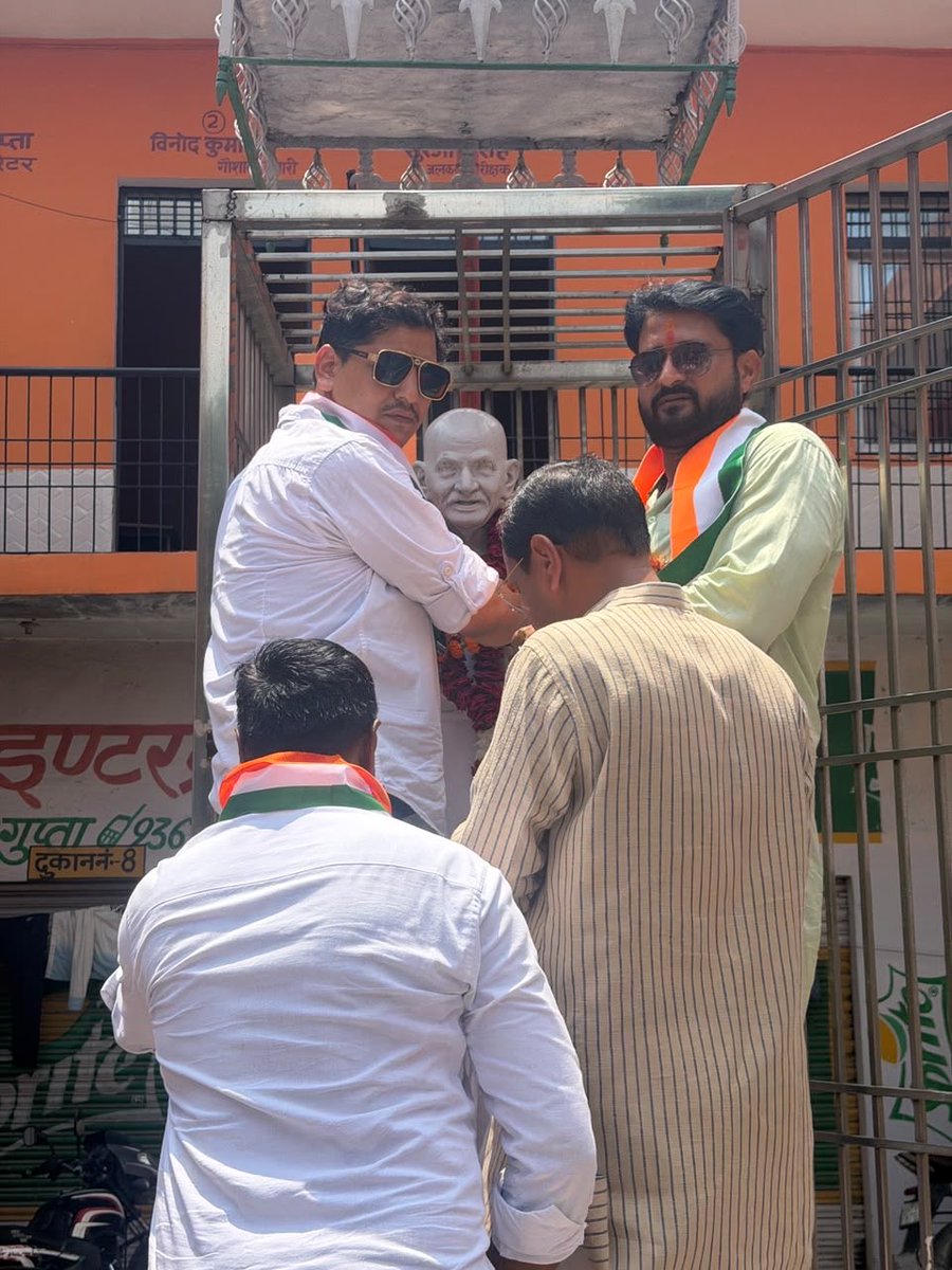 pawan8315's tweet photo. आज तिरंगा यात्रा बेवर जिला मैनपुरी https://t.co/roQ0JBFgW6