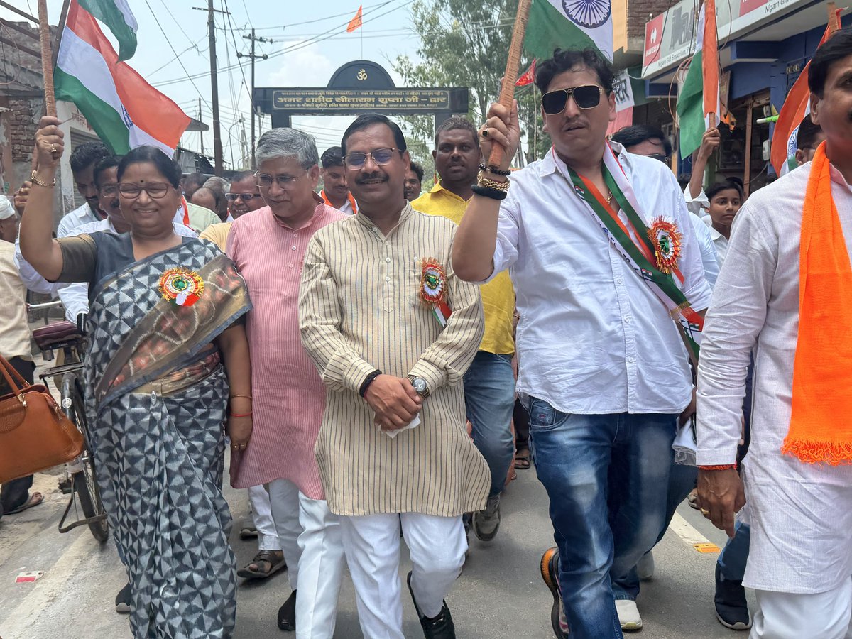 pawan8315's tweet photo. आज तिरंगा यात्रा बेवर जिला मैनपुरी https://t.co/roQ0JBFgW6