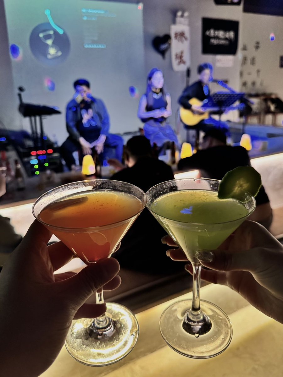 Rofijuddin4's tweet photo. Just 20 mins at the city’s pop-up sketch n’ sip — loose lines, cozy vibes, and accidental masterpieces. Creativity doesn’t wait for perfection! ， https://t.co/ZBJRQ0BOWy