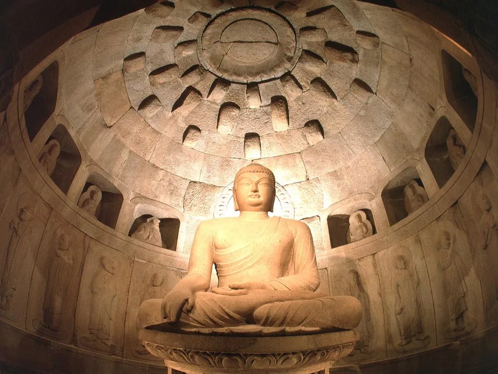 Koreabluecollar's tweet photo. @hoda3HLove 경주에 가게된다면 석굴암 본존불을 꼭 보시기 바랍니다. 유럽의 극한으로 정교한 대리석 조각도 훌륭하지만, 단단한 화강암을 깎아 만든 한국의 석불 또한 한국 불교미술의 정점으로 내세우기에 부족함이 없습니다. 보존 문제로 유리벽 너머로 봐야하지만, 그 아름다움을 느끼기엔 충분합니다. https://t.co/xW8nYBDt07