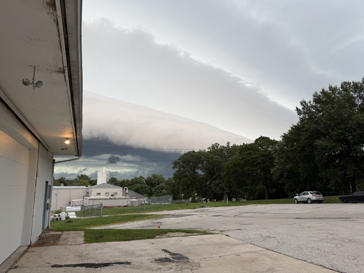 cfhauser71's tweet photo. @wxunfiltered Storm clouds this morning. https://t.co/z1zsFccQPl