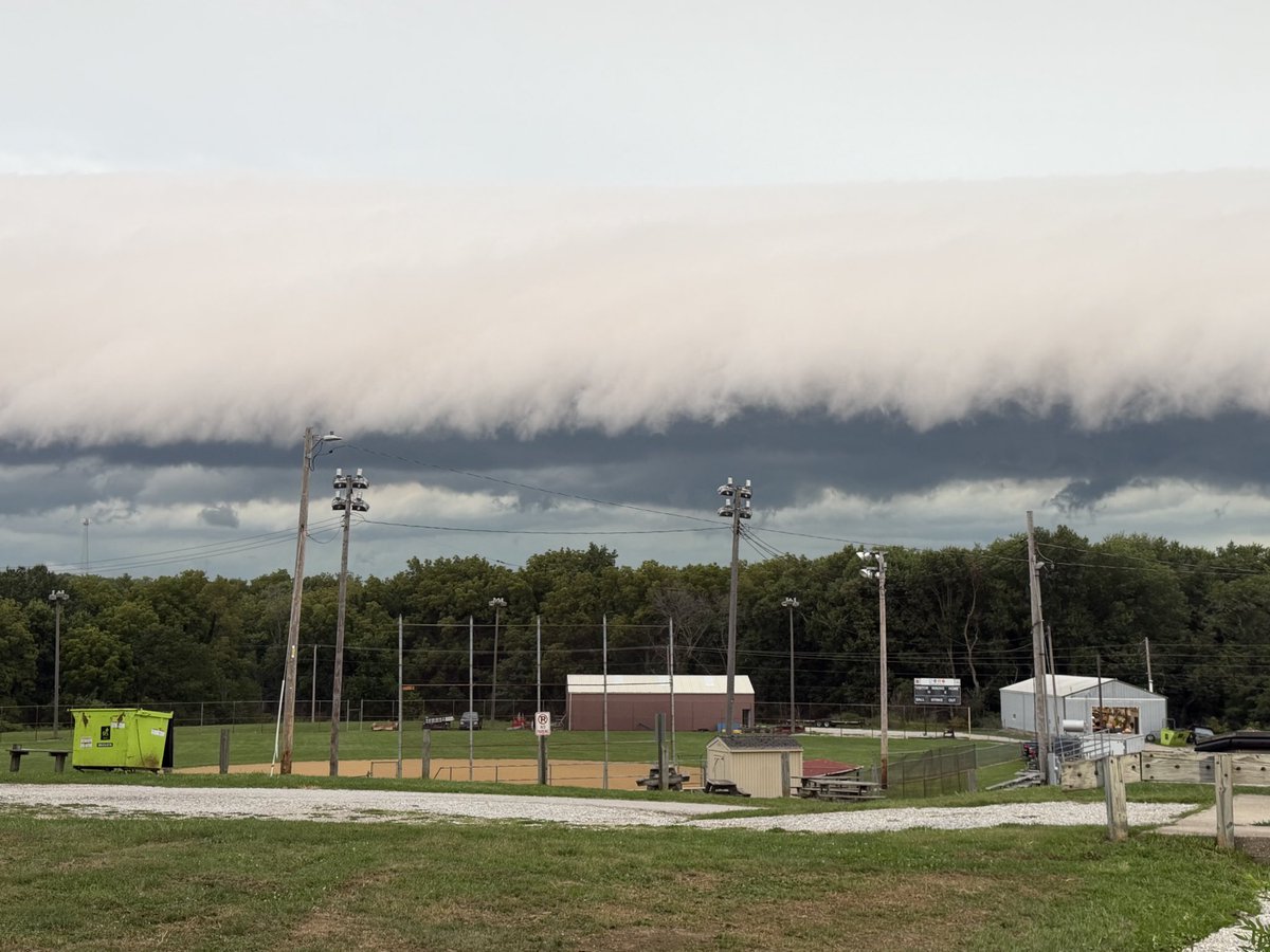 cfhauser71's tweet photo. @wxunfiltered Storm clouds this morning. https://t.co/z1zsFccQPl