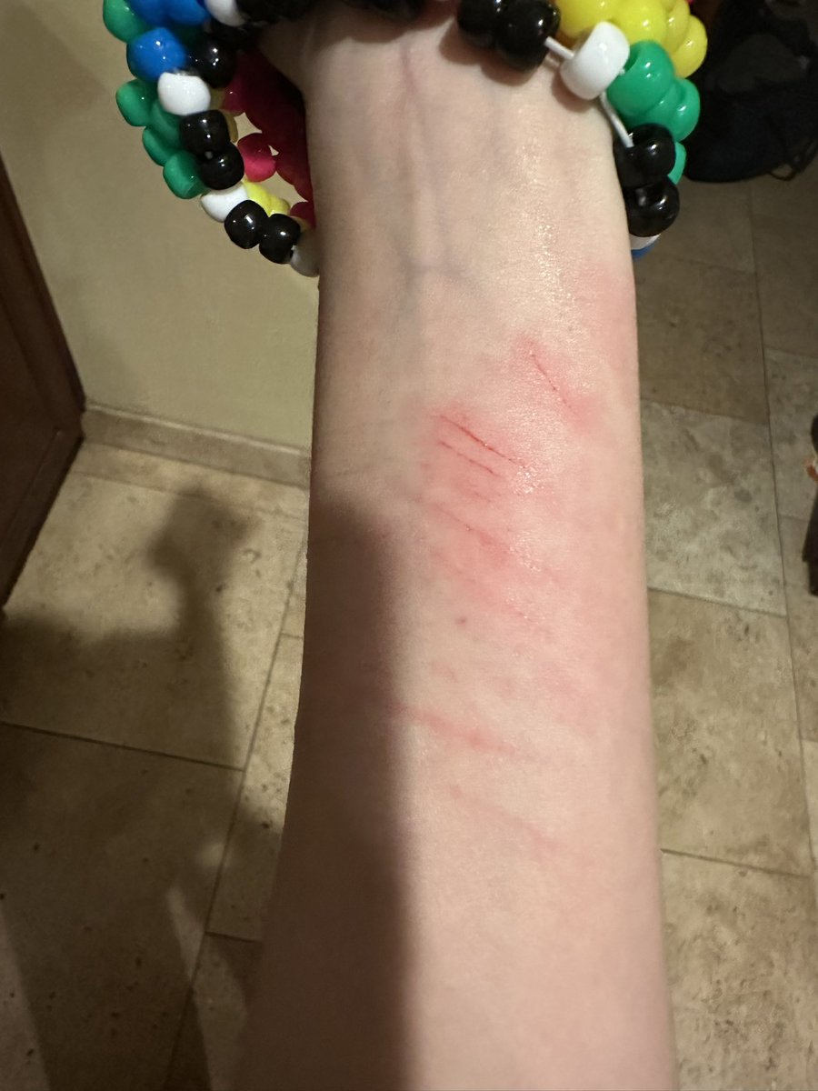 MNTALLYILLKID's tweet photo. It’s what helps me wake up now. Can’t get out of bed without it.
I used one of those Walgreens pocket sized bandaid plastic boxes for this
#shtwt #catscratches https://t.co/vuPVrRhYL3