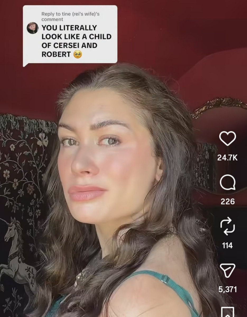 bloodravenology's tweet photo. a face that could’ve delayed the war of the five kings 😭😭 https://t.co/PJNFghogiW