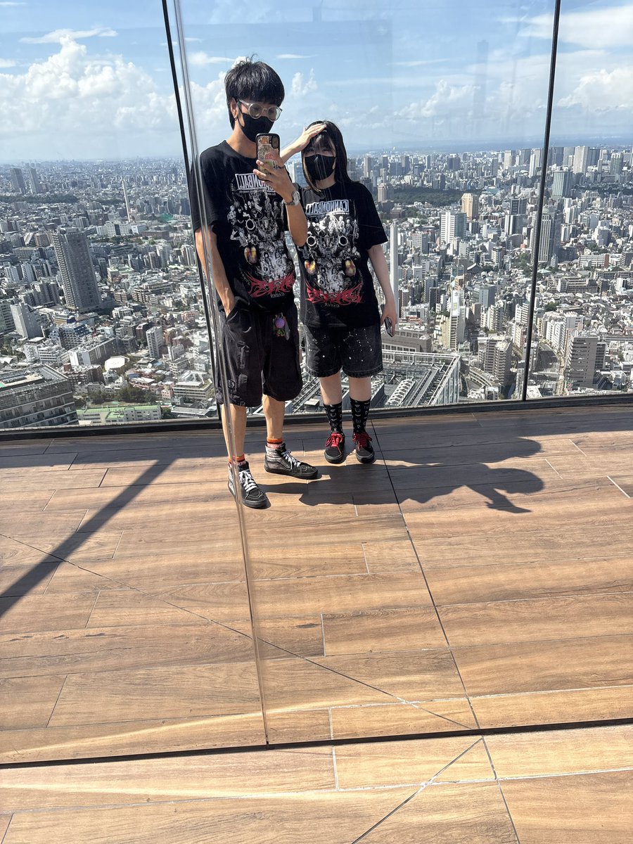 Yossi1089's tweet photo. 3日目は、東京観光もどき。
昨日買った服、すぐ着るよね〜！！（笑）

天気はめちゃくちゃ不安定やったけど……
まぁまぁ楽しめた気がする。
次はAIR JAMで行くからね〜！！ https://t.co/tYhiziFASu