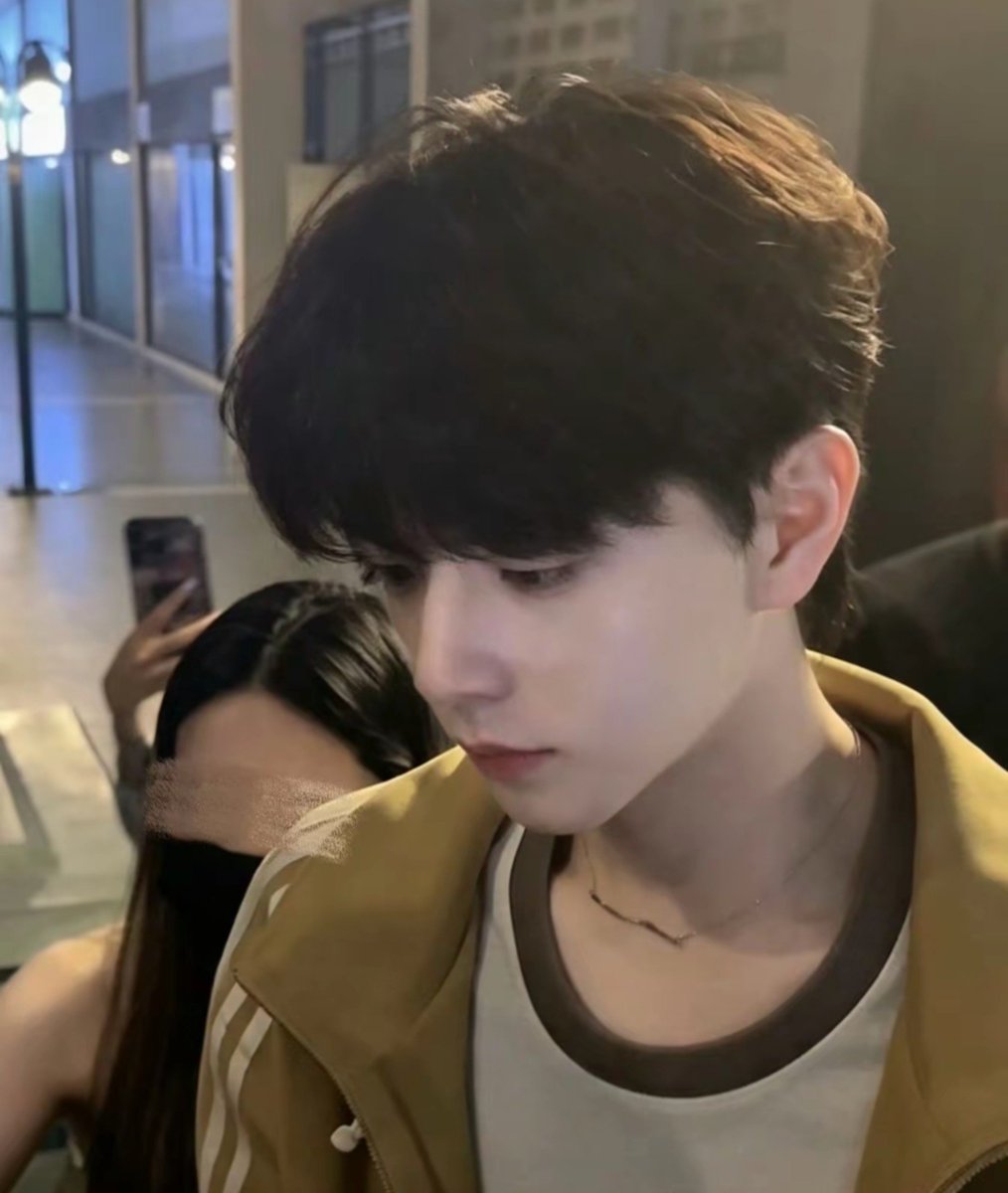 cuteaylio_'s tweet photo. Tongtong side profile 🤏 

#aylio  #lyusitong https://t.co/E5AUra0I9X