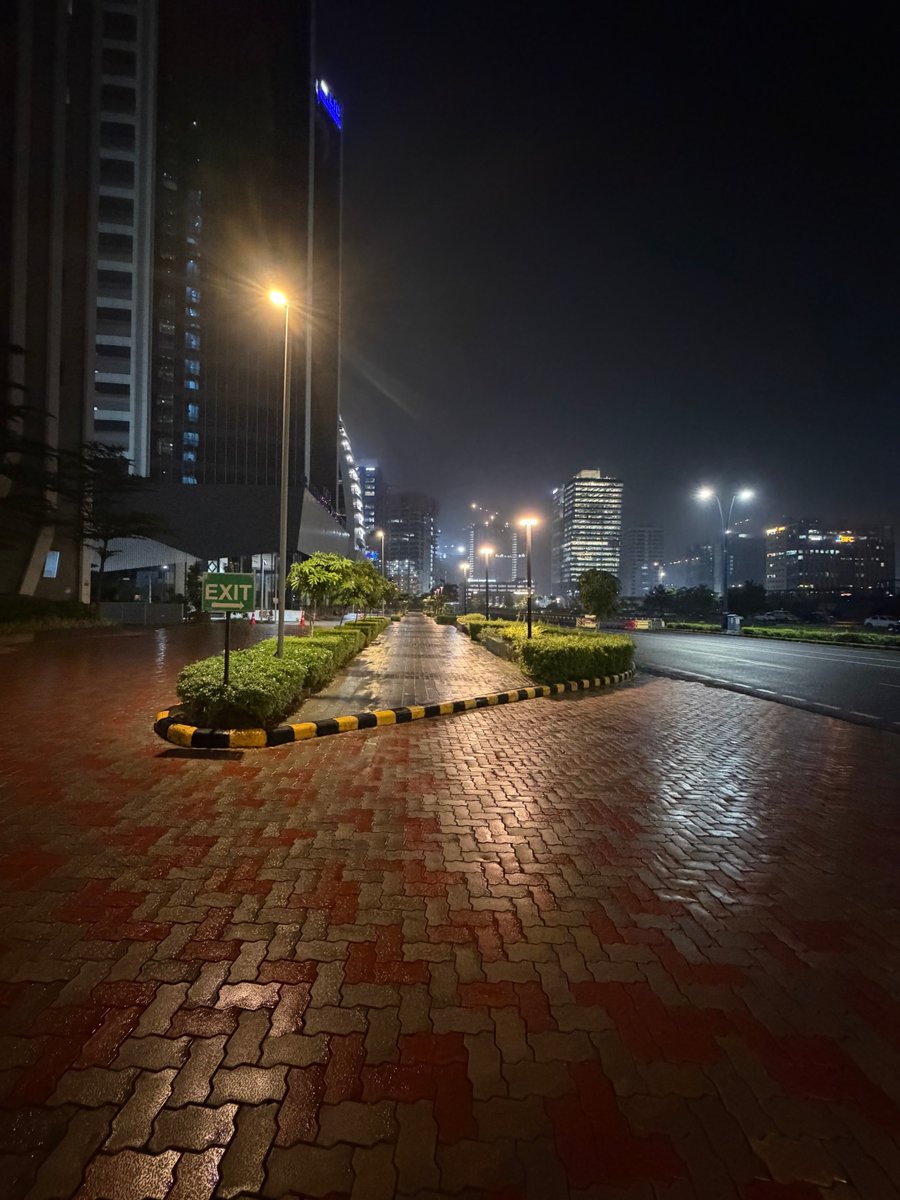 AbhayMusafir's tweet photo. Gift city Gandhinagar at this hour. Serene.
#Musafir https://t.co/NnRP009A6y