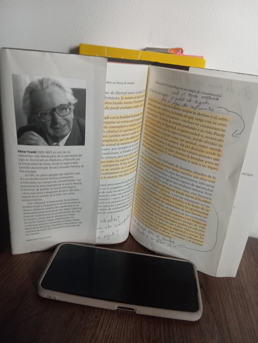 KlooNSizmicO's tweet photo. @AdrianSussudio En lo personal yo si estoy encantado con el libro de Viktor Frankl, pues éste me ha puesto analizar y ponerle sentido a las cosas, adicional a esto y en menor grado viví algo parecido cuando presté servicio militar como policía regular en Colombia https://t.co/hv5hUK0o5l