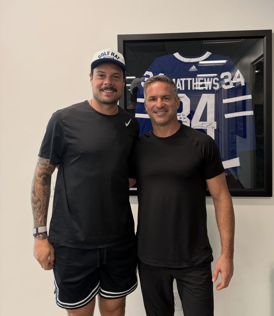 LeafsPapi_'s tweet photo. Auston Matthews is in Arizona working with sports chiropractor Shawn Robek who is known for healing back pain https://t.co/zRrkLWOhyz