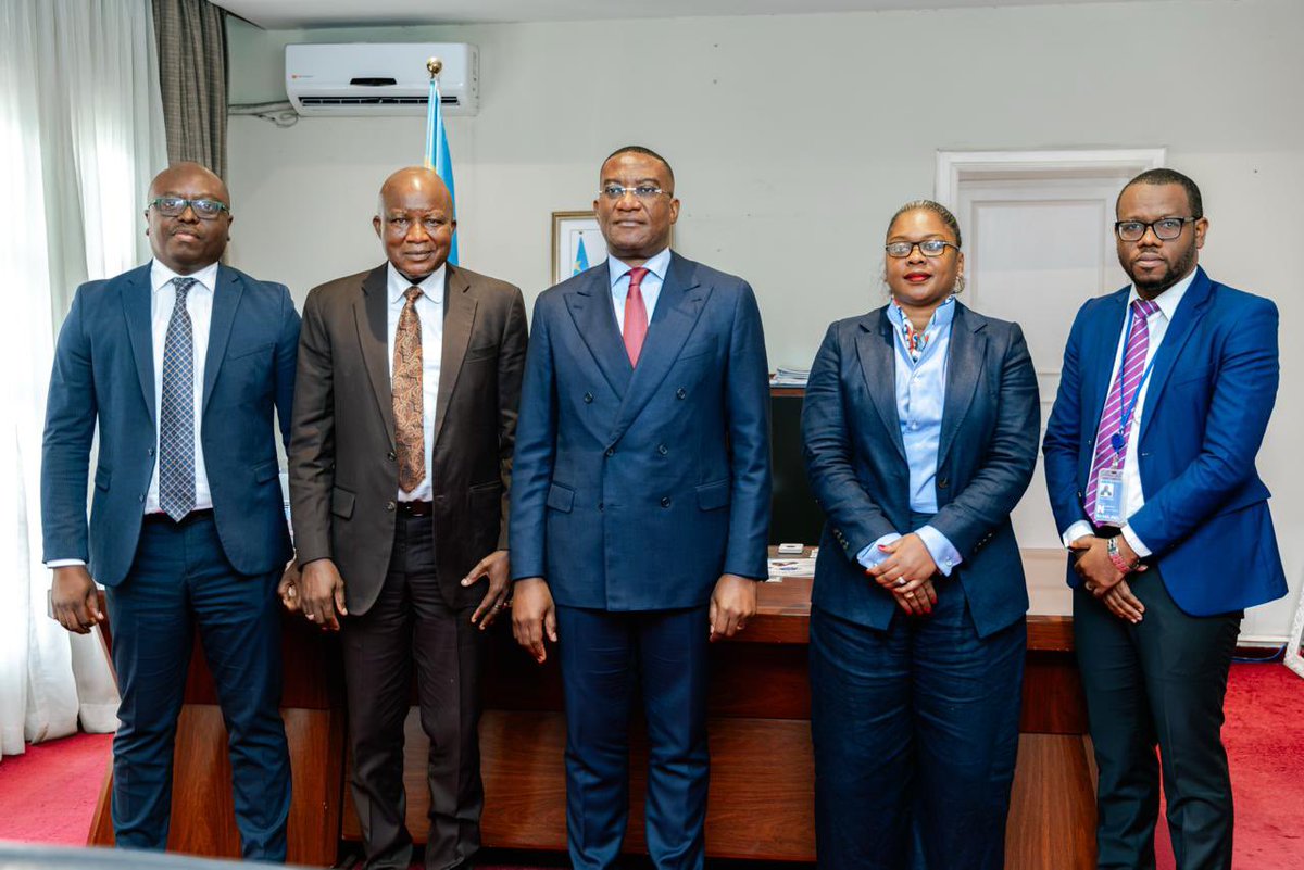 PNUDRDC's tweet photo. Le Représentant résident a.i. du PNUD en RDC, Kamil Kayode Kamaluddeen, a été reçu en audience par Son Excellence Monsieur le Ministre d'État, Ministre du Plan et de la Coordination de l'Aide au Développement , @guylainnyembo_ .

🤝 Cette rencontre a permis de réaffirmer l'excellence de la coopération entre le Gouvernement de la République démocratique du Congo et le PNUD autour de priorités stratégiques visant à :

💻 Accélérer la transformation numérique comme levier du développement ;
🏗️ le Programme de Développement Local des 145 Territoires (PDL-145T);
🏛️ Redynamiser le Fonds de Solidarité pour la Reconstruction Nationale (FSRN) ;
📊 Renforcer la crédibilité de l'élaboration et de l'exécution des investissements publics.

🌱 Le PNUD a réaffirmé sa disponibilité à poursuivre son accompagnement du Gouvernement dans la mise en œuvre de ses priorités, en plaçant l'innovation, les partenariats et les résultats au cœur de son action.
@PlanRdc 

#PNUDRDC #RDC #DéveloppementDurable #TransformationNumérique #PDL145T #Partenariat