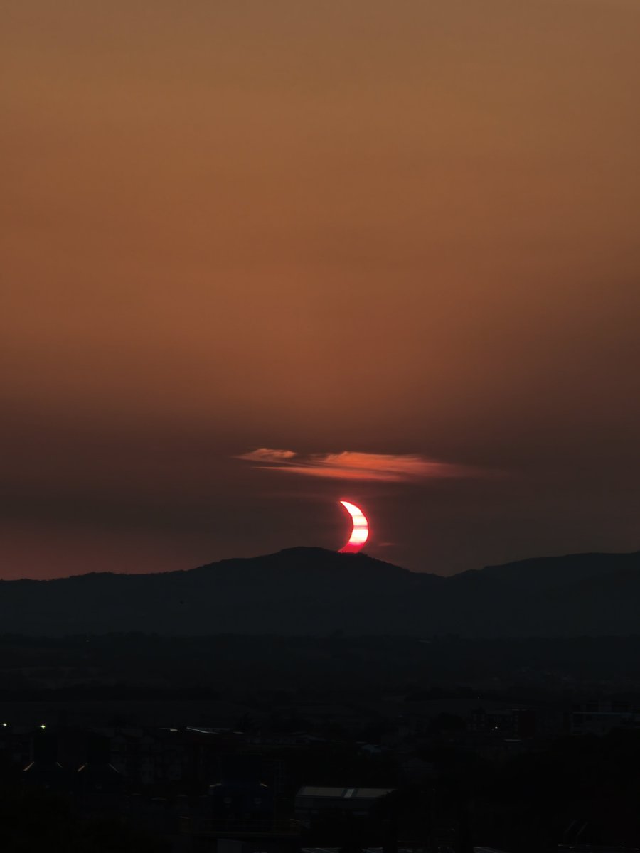 Geerryy_04's tweet photo. #eclipsesolar https://t.co/zOYU5isO5g