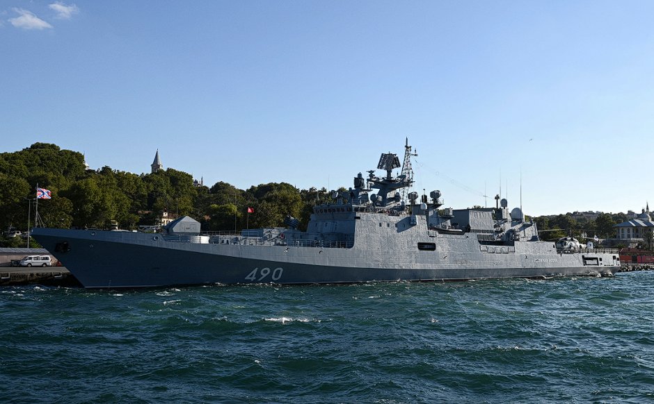 nachomdeo's tweet photo. Otro día negro para la Armada rusa en el Mar Negro
En la operación nocturna del 11 al 12 de agosto contra la base naval de Novorossiysk los drones ucranianos dañarona las fragatas Almirante Essen y Almirante Makarov, portadoras de misiles Kalibr, y el buque patrulla Vasili Bykov. https://t.co/WBbcIJmsPY