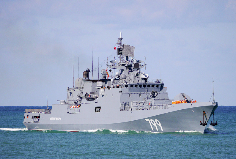 nachomdeo's tweet photo. Otro día negro para la Armada rusa en el Mar Negro
En la operación nocturna del 11 al 12 de agosto contra la base naval de Novorossiysk los drones ucranianos dañarona las fragatas Almirante Essen y Almirante Makarov, portadoras de misiles Kalibr, y el buque patrulla Vasili Bykov. https://t.co/WBbcIJmsPY