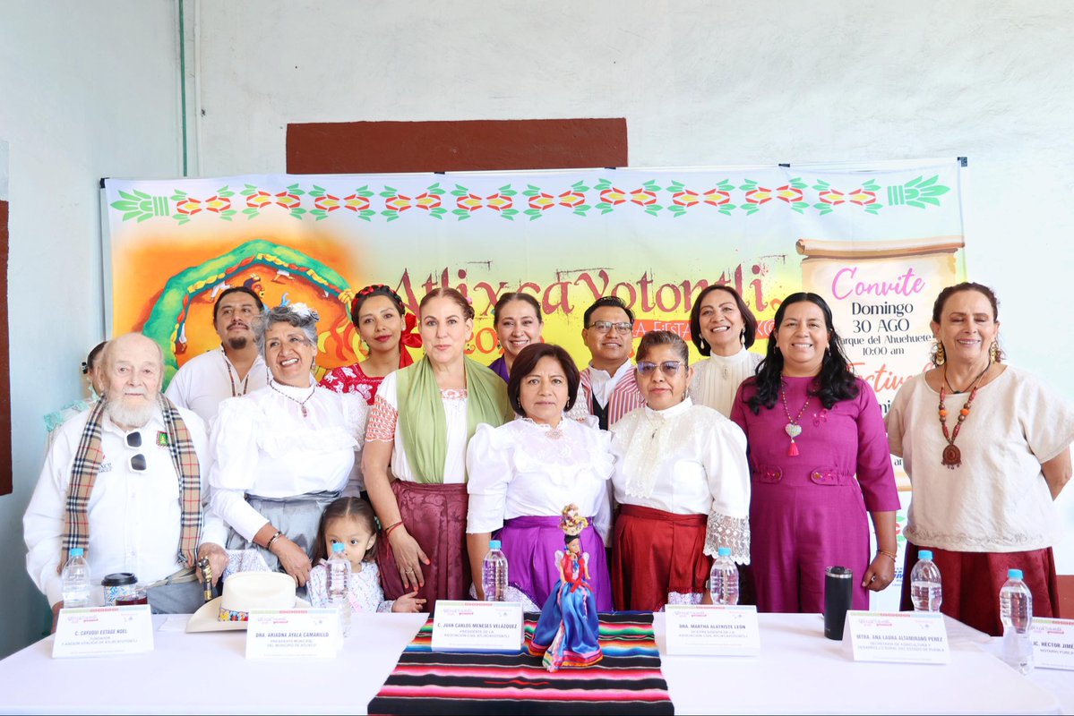 SDRGobPue's tweet photo. En representación del gobernador @armentapuebla_, nuestra titular @analau_al asistió a la rueda de prensa del Atlixcayotontli “La Fiesta de Atlixco”, dando inicio a una de las celebraciones más representativas de nuestro estado. 🐉✨

#PorAmorAPuebla https://t.co/Oht59FhNWb