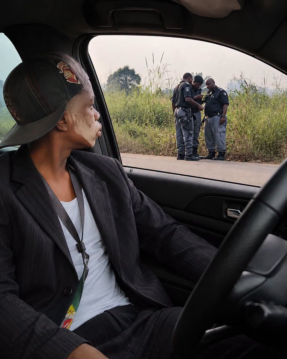 engrICO2015's tweet photo. Imagin doing fake transfer for the police officers and watch them refresh their phone tire. LOL https://t.co/DeEyozWAxz