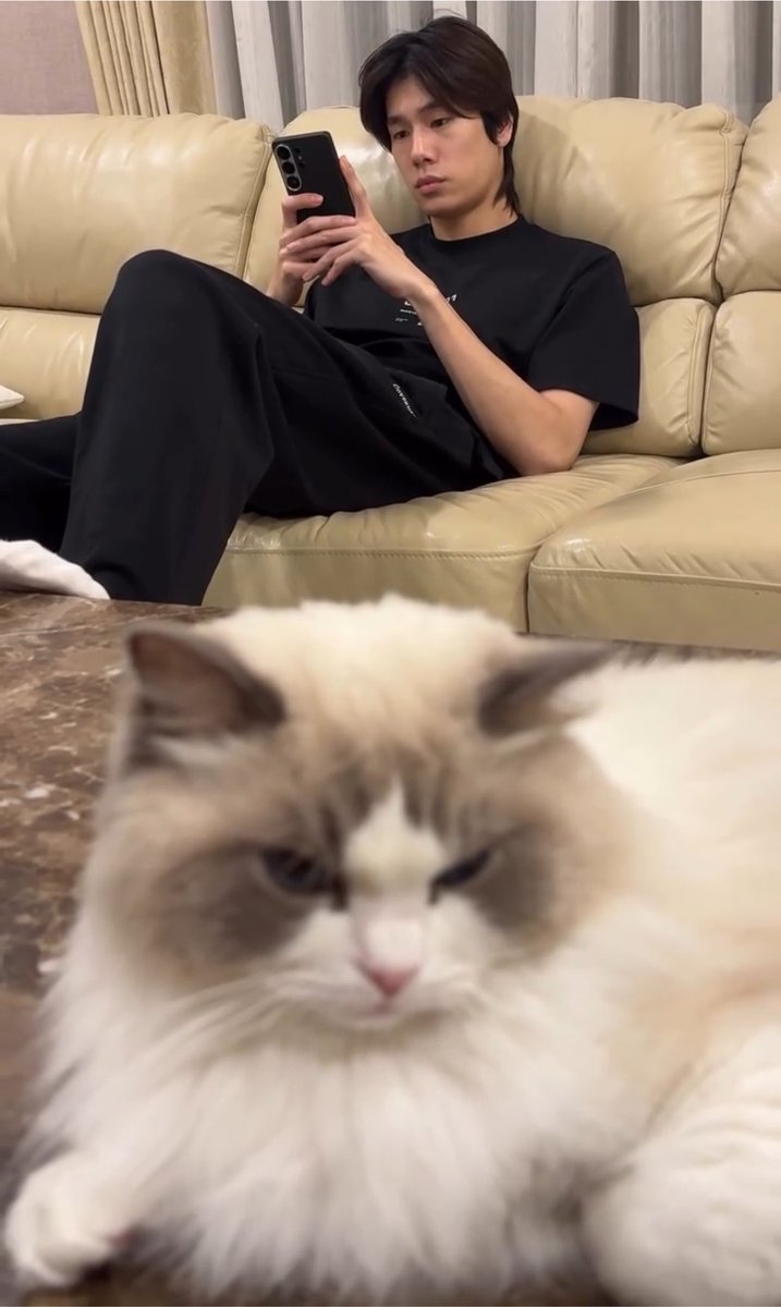 hamburggers's tweet photo. เทอคนนั้นคือชั้นอีกคนมากๆ😾😼😾😼 https://t.co/mDSTjKGT8x