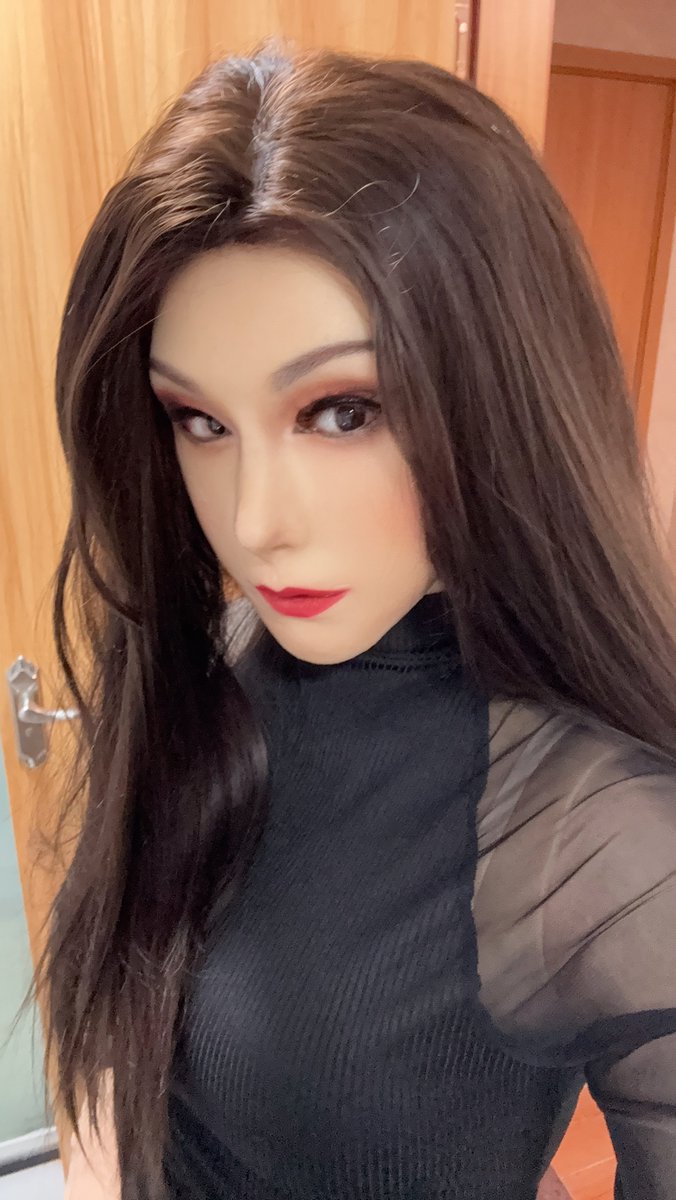 Peng_YourLover's tweet photo. #dreammask #femalemask #skinsuit 
今天换个妆，换个发型～
不得不说，妍真是我的心头好 🤤
那种看着自己都有种欲罢不能的冲动，真的好不可思议 😍
@DMSfetish https://t.co/Ig2HaZyy1U