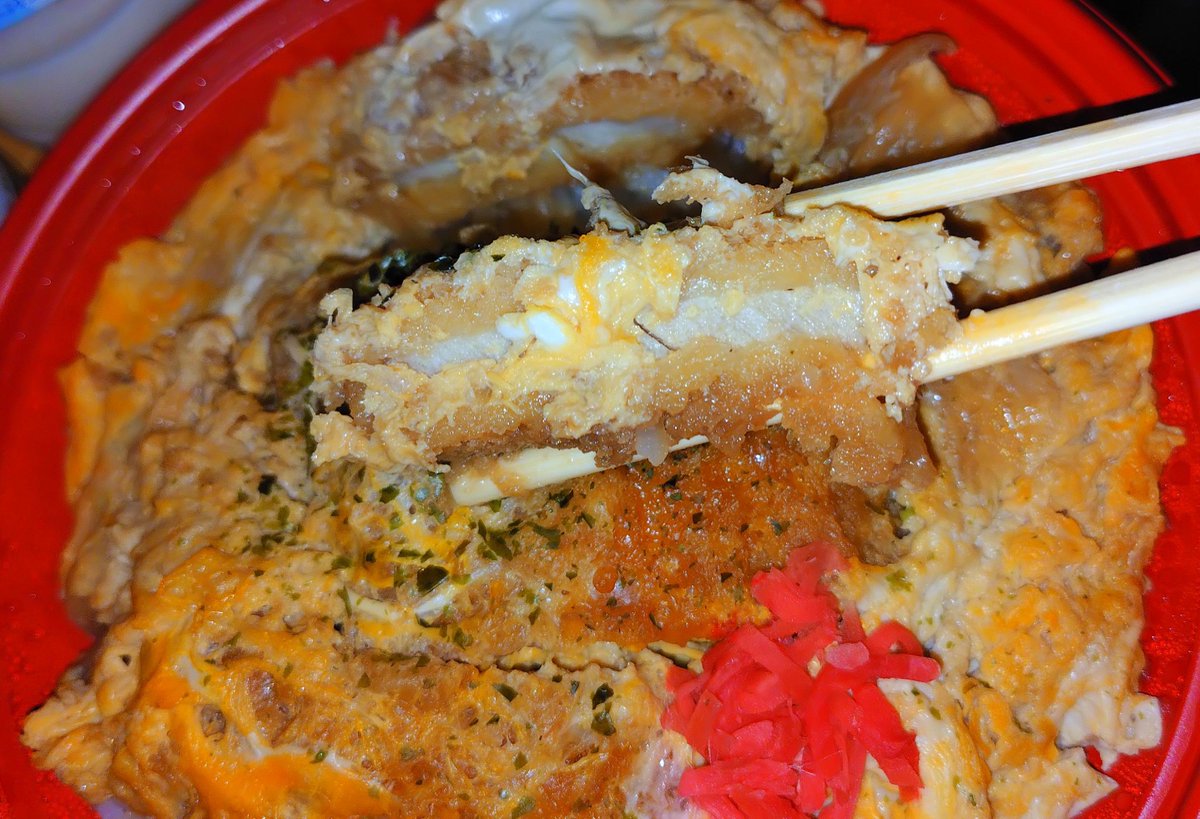 000starask's tweet photo. 夕食はカツ丼！✨️

あっという間に連休も半分過ぎた💦

後4日休み楽しむぞ〜！✨️ https://t.co/3BuUQp84X0