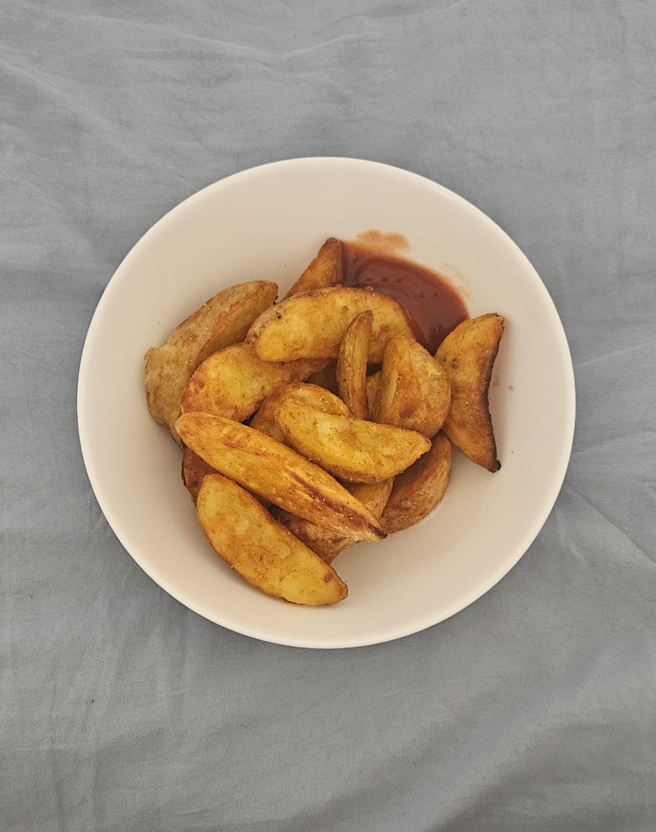 milogod_'s tweet photo. 685 calories

the fruit slices were so so so dry. dont torture yourself like i did.
(ice cream isnt my pic) https://t.co/7PhqizLRbn