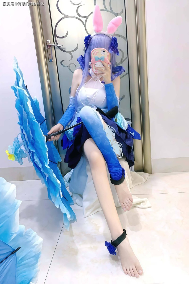 JudiBatchelor's tweet photo. Just had the best time at the city's anime con! Met my favorite voice actor, scored limited-edition merch, and took way too many cosplay pics—this is why I love weekends. Can’t wait for next year! https://t.co/sEXFfwyWWe