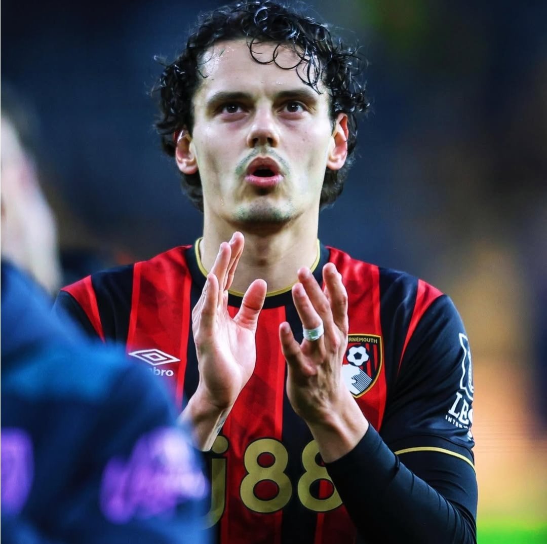 MasQueAzules's tweet photo. 💥 Informan @yagosabuncuoglu y @MatteMoretto |

🇹🇷🔵 ENES ÜNAL VUELVE al @GetafeCF

🔐🤝 El club azulón ya tiene CERRADO un ACUERDO con el Bourmemouth para el TRASPASO del delantero turco.

🫡 La PREDISPOSICIÓN del jugador ha sido CLAVE en la operación. https://t.co/BLjPPbTrnu