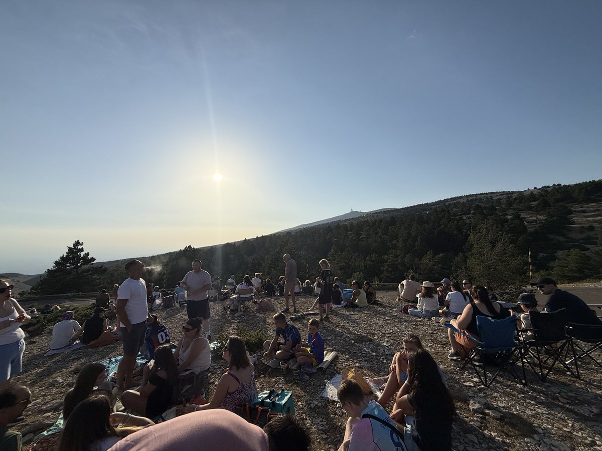 maaike_e's tweet photo. Druk op de Mont Ventoux #eclipse https://t.co/QPG1xcElcK