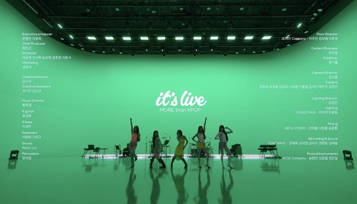 Rox23Laura's tweet photo. #itsLive_event_KiiiKiii_3 
Pop off Pop off 듣자마자 Y2K 시대 여름으로 돌아온 느낌이에요 진짜 너무 좋아요🔥
kiiikiii 멤버 다섯 명 잇츠라이브(It’s Live) 무대 퍼포먼스 정말 대박이에요!
특히 서지유 Jiyu 너무 귀여워요🤏 다섯 명 중에서 조그마한 모습 보면 너무 사랑스러워요!! https://t.co/6987B7QsBD