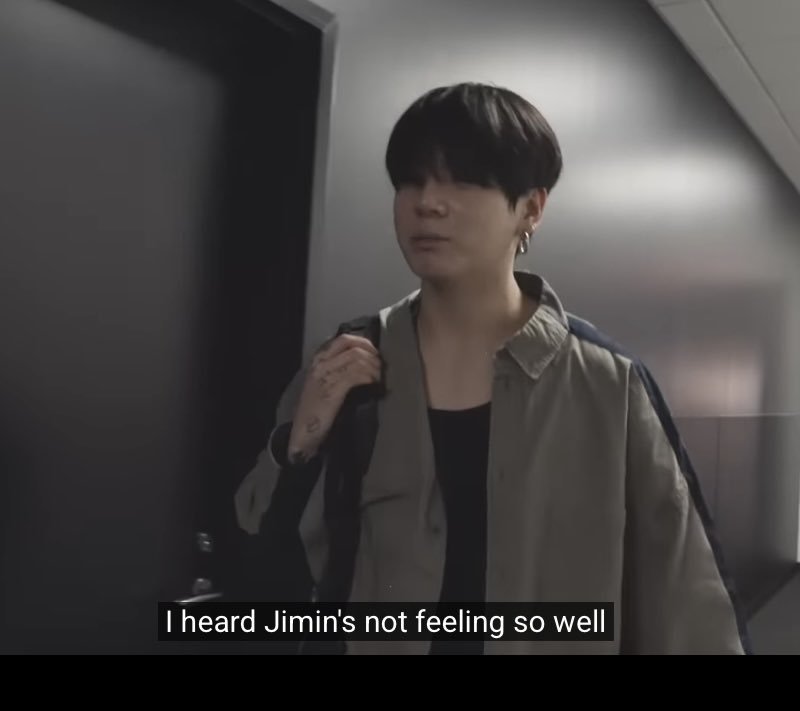 yarihtkgl's tweet photo. The concept totomin nowhere near jk expect on stage throwing himself on jk only saw him near jk during con it's always tk seeing tgt everywhere exploring city midnight tgt knw abt eo what they're doin where theyre going mw jk dn't evn know p1gmin is sick who supposed to be his bf https://t.co/qL2Q93EDtq