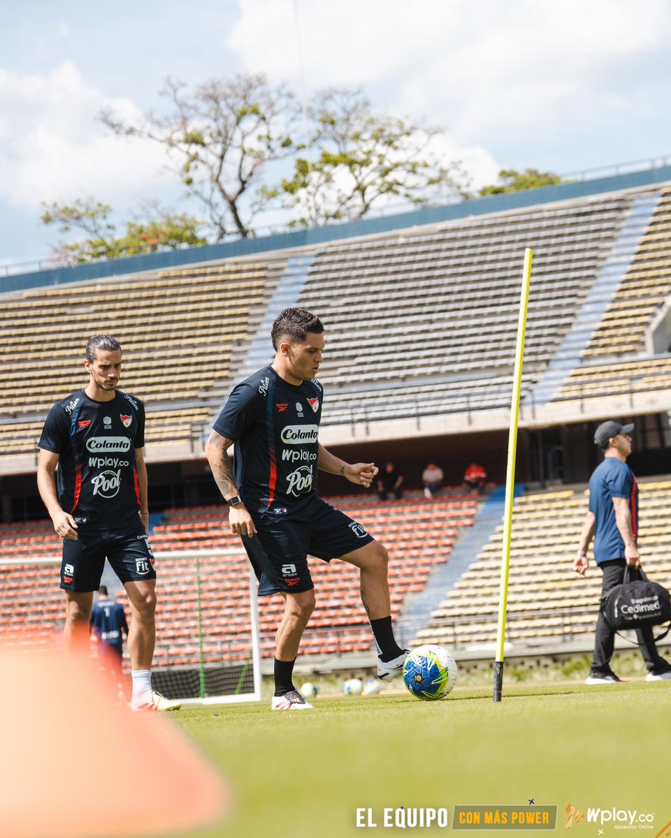 DIM_Oficial's tweet photo. [🎩❤️💙] Primer día en casa 👑
@WplayColombia ⚡️🤝 https://t.co/220aWa6Fb7