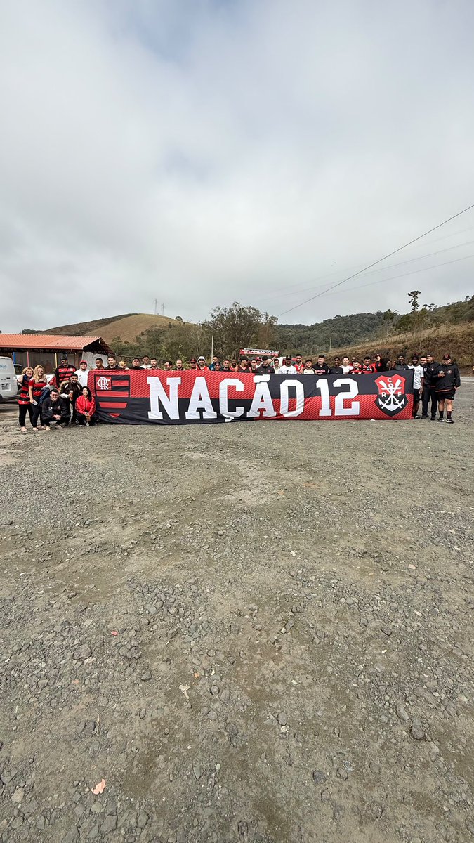 Nacao12's tweet photo. Já estamos à caminho em busca da quinta! 🏴🚩

Nada nos para! 🥁

#Nacao12
#flamengo
#caravana https://t.co/pJP7toagMM