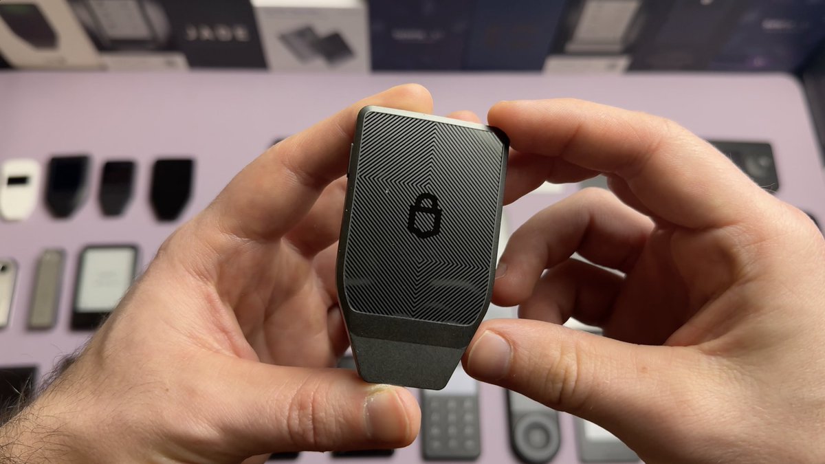 CyberScrilla's tweet photo. 🚨 These are the best hardware wallet deals today!

My links give you extra deals

@Trezor Get 10-20% off: 
https://t.co/dZJylcM7ac

(Code EXTRA10 = 10% off)

@Tangem Get 20% off &amp; free Bitcoin:
https://t.co/mQOVNMezKy

@Ledger Get $10-$20 in free Bitcoin:
https://t.co/VgDgv77P79 https://t.co/rt7K18fHNP