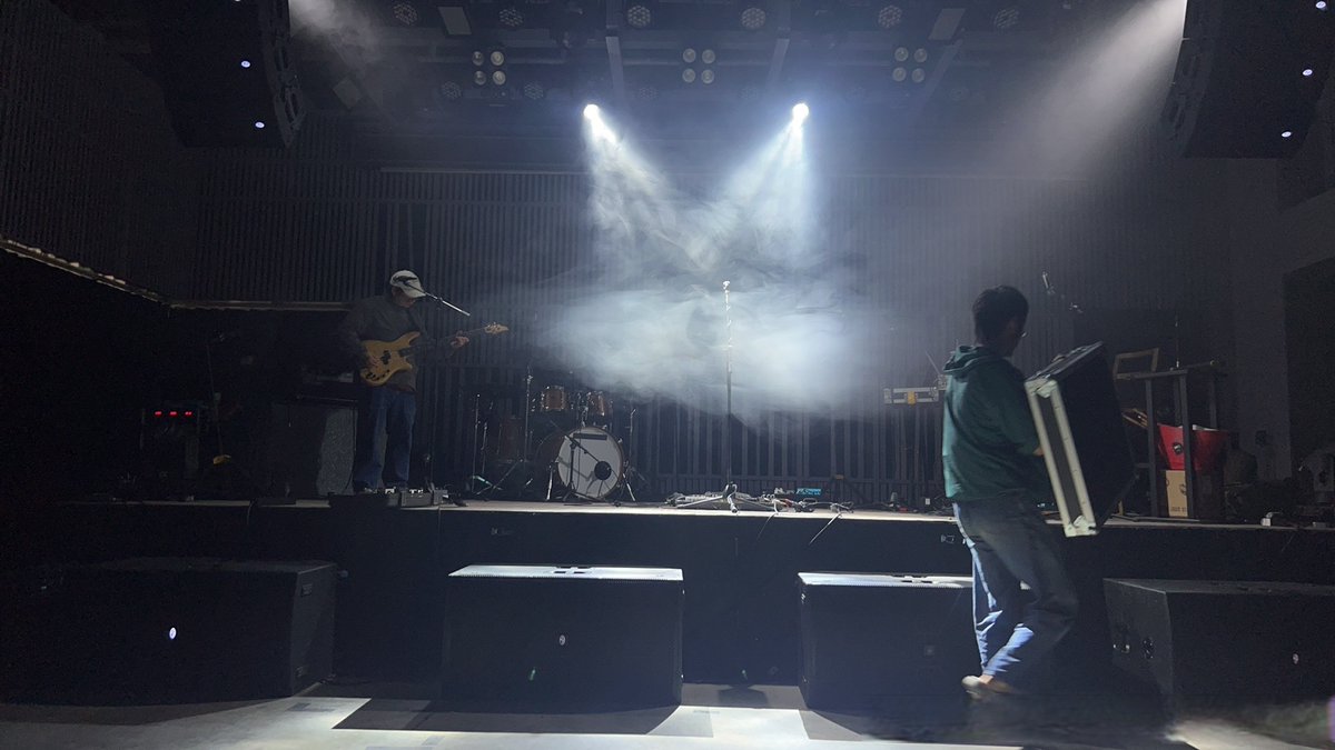 Amit_Sanon's tweet photo. Just experienced an electrifying indie band live set at the downtown venue! The guitar riffs still ringing in my ears and the crowd’s energy was unmatched—total must-see show for music lovers!， https://t.co/n6w0HhrioX