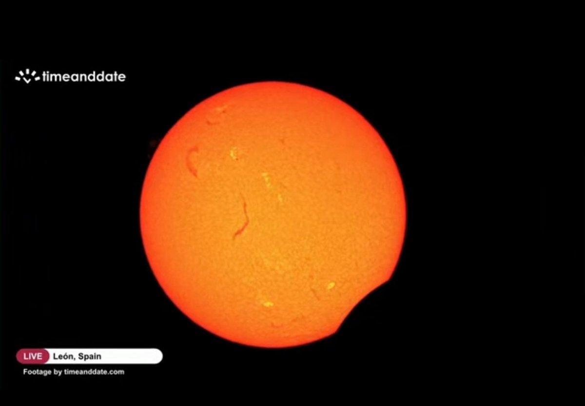 TheInsiderPaper's tweet photo. BREAKING 🚨 Solar eclipse start in several regions of Spain https://t.co/LOCOSO62Xv