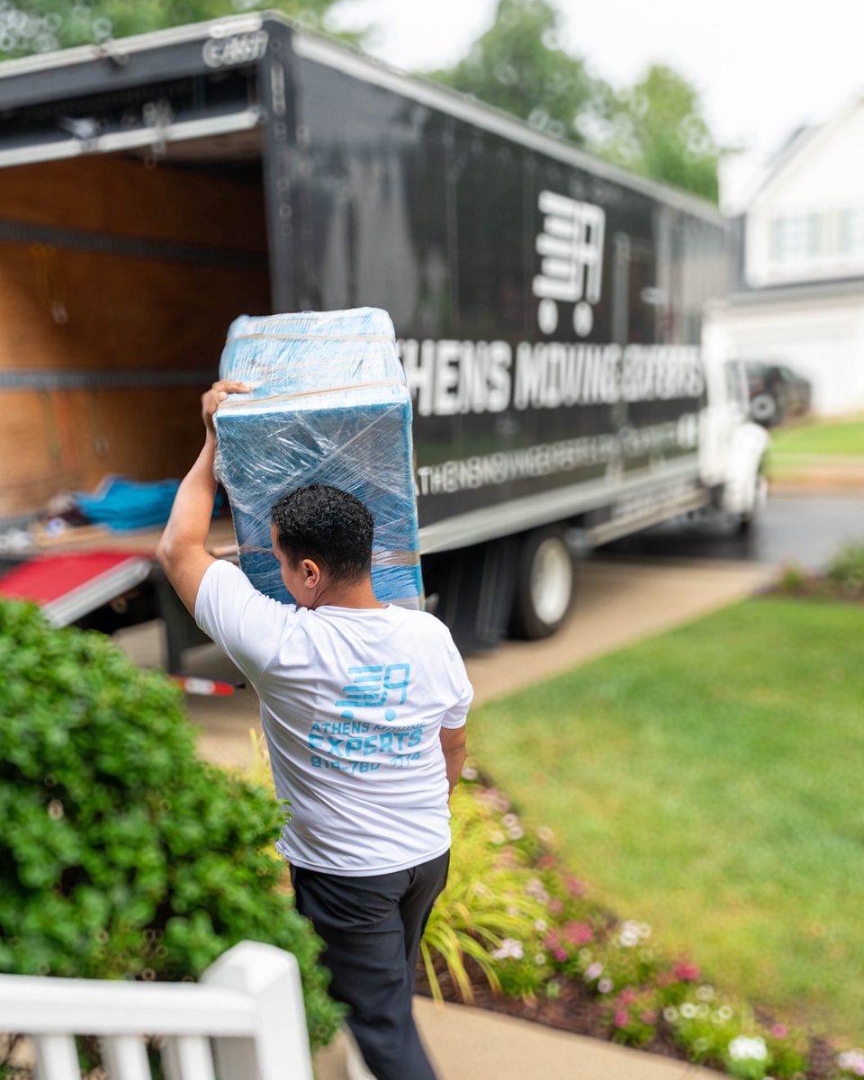 AthensMovingExp's tweet photo. Strength is important, but experience is what makes the difference. Our crews know how to handle heavy furniture with the right balance of strength, control, and technique.

919.760.7774
https://t.co/UfFW0q6NBb https://t.co/cM7pnfEXiF