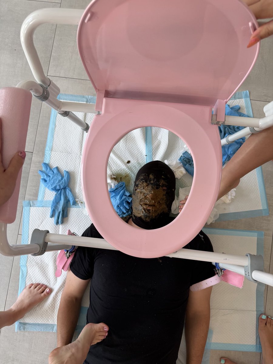 tiffstoots's tweet photo. Such a shitty boy… who’s gonna be my toilet next?? https://t.co/39xWcZ5KCu