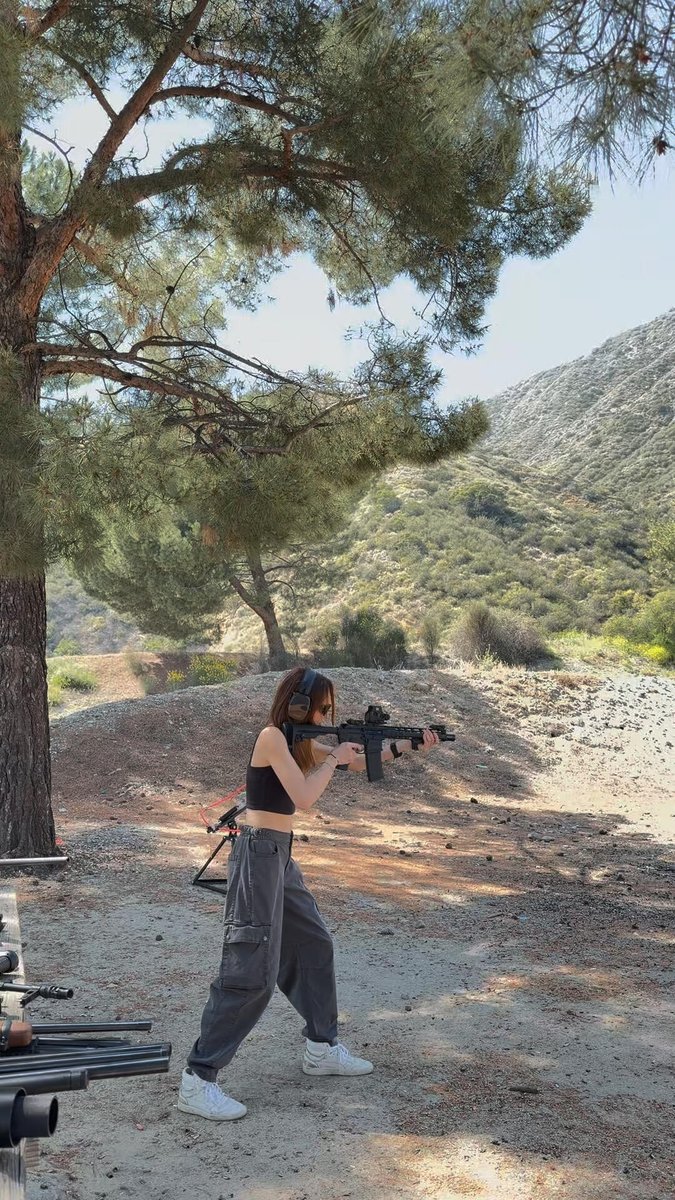 Chloevrbz's tweet photo. Looks like I need to train myself to be a sharpshooter! Haha https://t.co/DM3cnem8lm