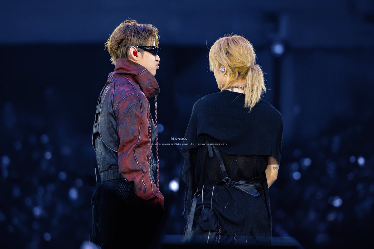 mandu__95's tweet photo. 260612 - BTS World Tour ‘ARIRANG’ in Busan🪐💫

Introvert or Extrovert?ㅋㅋㅋㅋㅋ

#박지민 #지민 #JIMIN #BTSJIMIN
#태형 #뷔 #TAEHYUNG #BTSV
#방탄소년단 #BTS @BTS_twt https://t.co/8FTwUJRFUa