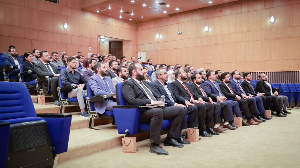 SYDiplolnst's tweet photo. عقد المعهد الدبلوماسي السوري اجتماعاً موسعاً لكوادره من مختلف الاختصاصات، في مقره الرئيسي بالعاصمة دمشق، بحضور مدير المعهد السيد ياسر الجندي. https://t.co/DfSAIxDwke