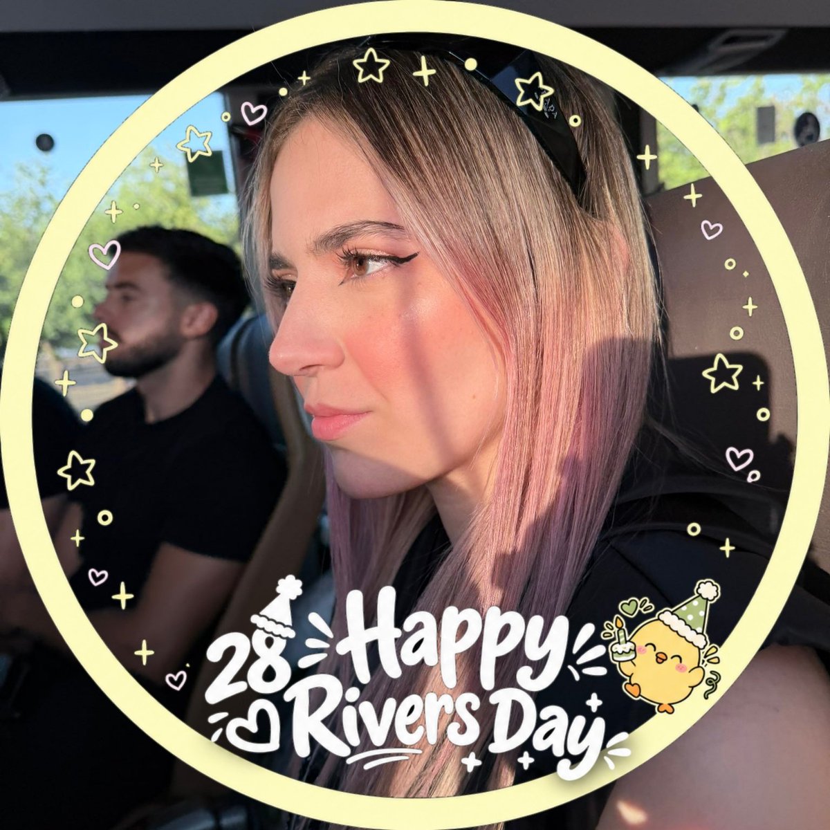 anyx_gg's tweet photo. Bueno aquí les dejo unos marcos para el cumpleaños de rivers por si gustan ponerselos, abajo les dejo los otros colores y el png c:

(Si necesitan ayuda, mandenme dm o comenten acá y yo les mando 🫶🏻) 

Denle RT para que llegue a más pollos :) 

Amarillo: https://t.co/dYjMZhJWG9 https://t.co/YXcgANwgRB