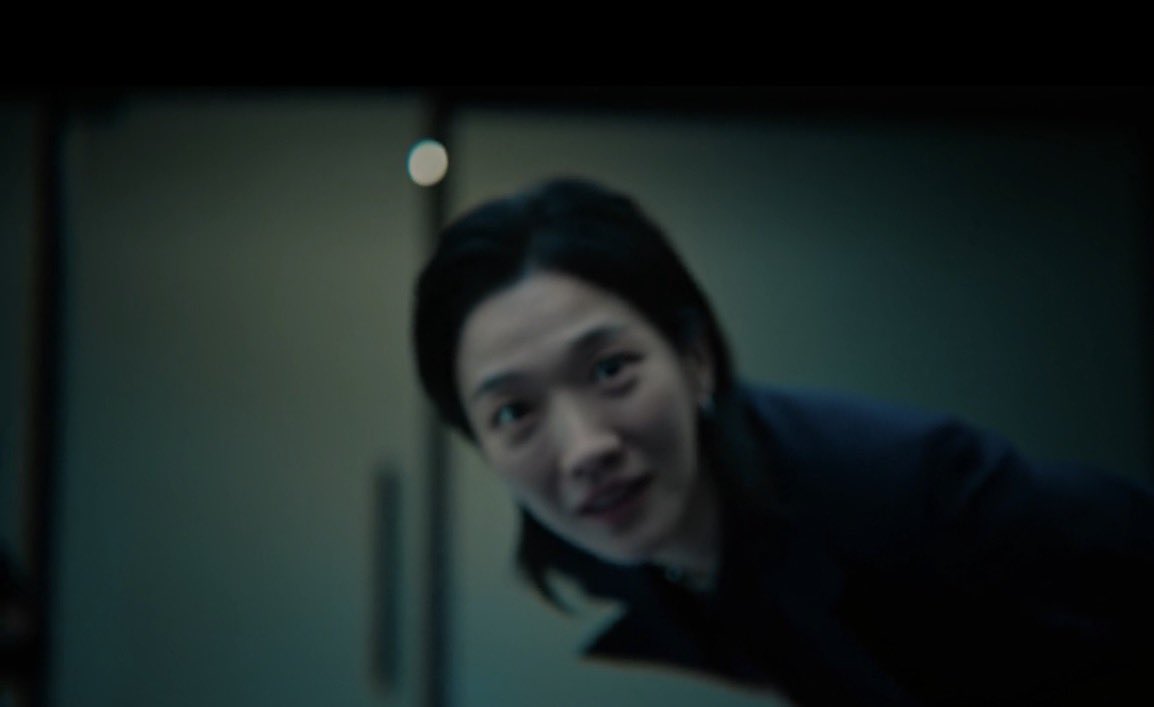 kdramahotgists's tweet photo. This woman is the first female villain I really like 😂 😂 
Her calm and yet crazy aura >>
I love it so much 

#AShopForKillers2 https://t.co/ABjVDoHAzj