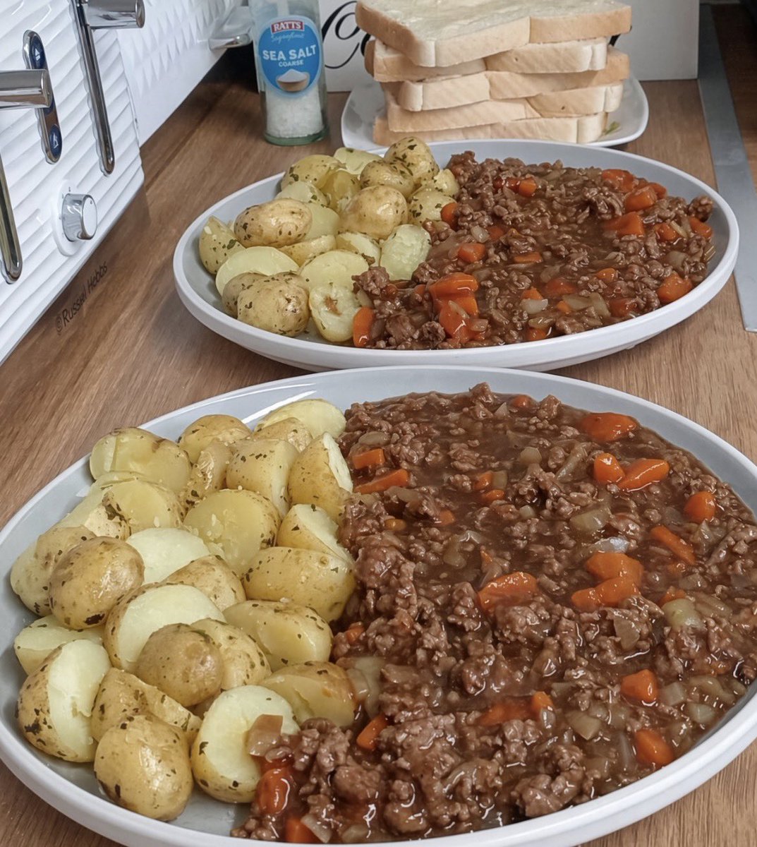 NoContextBrits's tweet photo. What are you drinking with this meal? https://t.co/dU66xVbysq