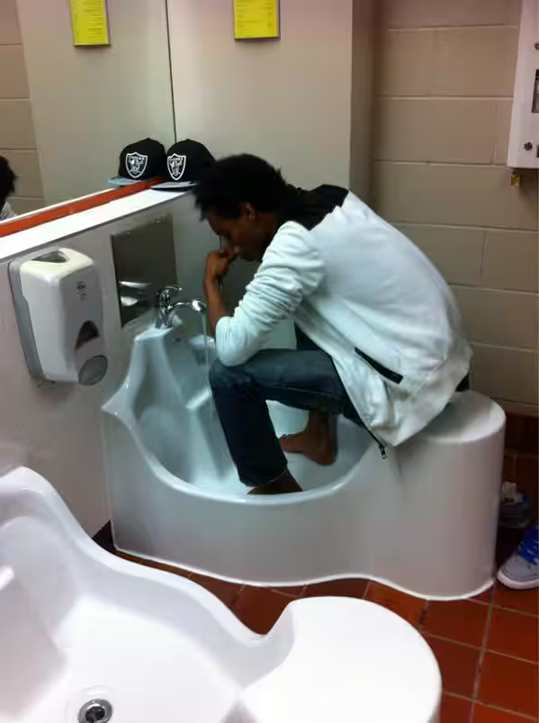 StevenErtelt's tweet photo. They're getting rid of airport chapels but installing Muslim foot washing stations.

The Islamification of America continues. https://t.co/aZRUZNtdPA
