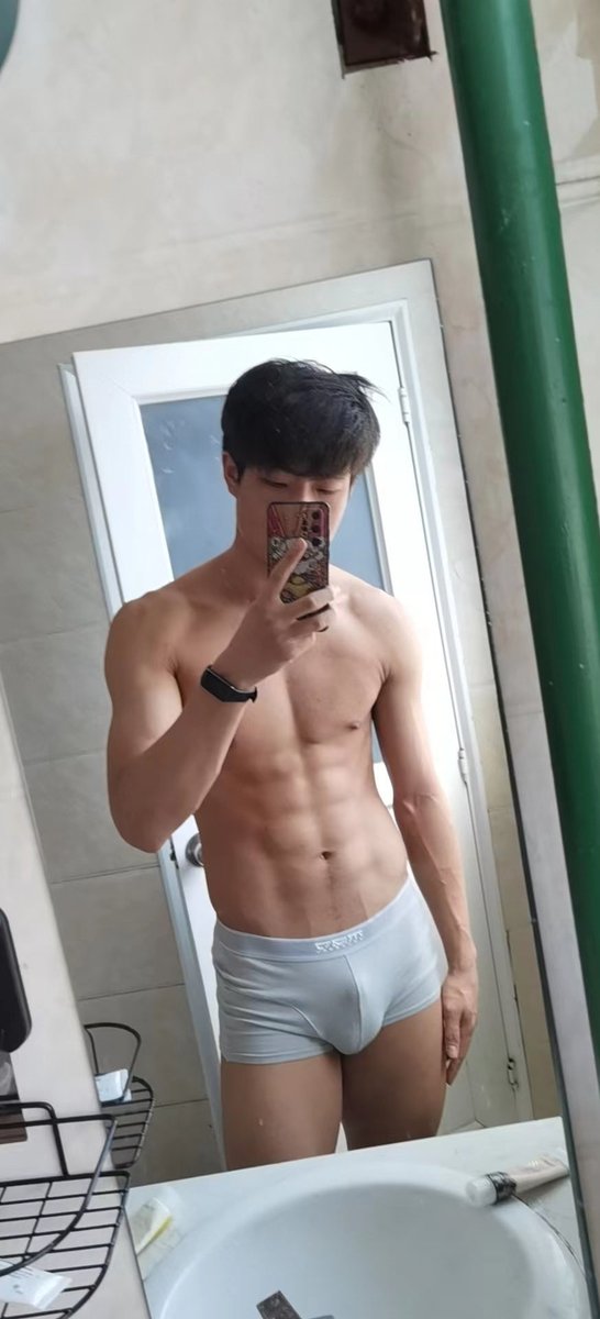 Ricky090411's tweet photo. 傻逼直男狗上一秒还在顶胯装逼  下一秒就展示自己被假鸡吧干的烂逼 幻想被你爹的中指扣逼哈哈哈哈 https://t.co/Rh5sx7BMxY