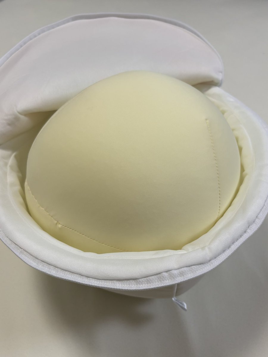 muchi_momo_'s tweet photo. 見てー！めっちゃ可愛くない？笑
大好きな雪見だいふくのクッション😂 https://t.co/OMHAWt8BMb