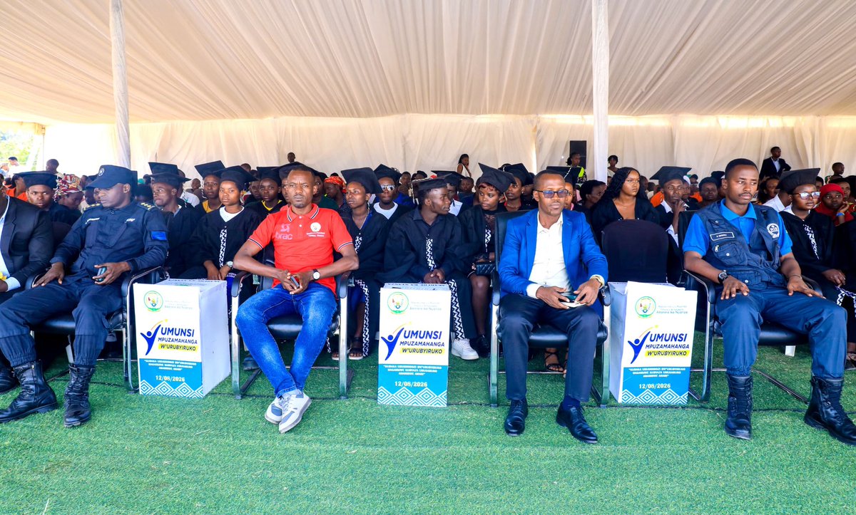 NyanzaRyvcp's tweet photo. Uyu munsi, ku Kigo cy'Urubyiruko cya @NyanzaDistrict hari kwizihirizwa umunsi mpuzamahanga w'urubyiruko ku nsanganyamatsiko igira iti;" Kubaka ubushobozi bw'Urubyiruko hagamijwe kubyaza umusaruro amahirwe ahari." Ni kubufatanye na @VSO_Rwanda, #BRAC n'Abandi Bafatanyabikorwa.1/2 https://t.co/Z9KiiTSj6D